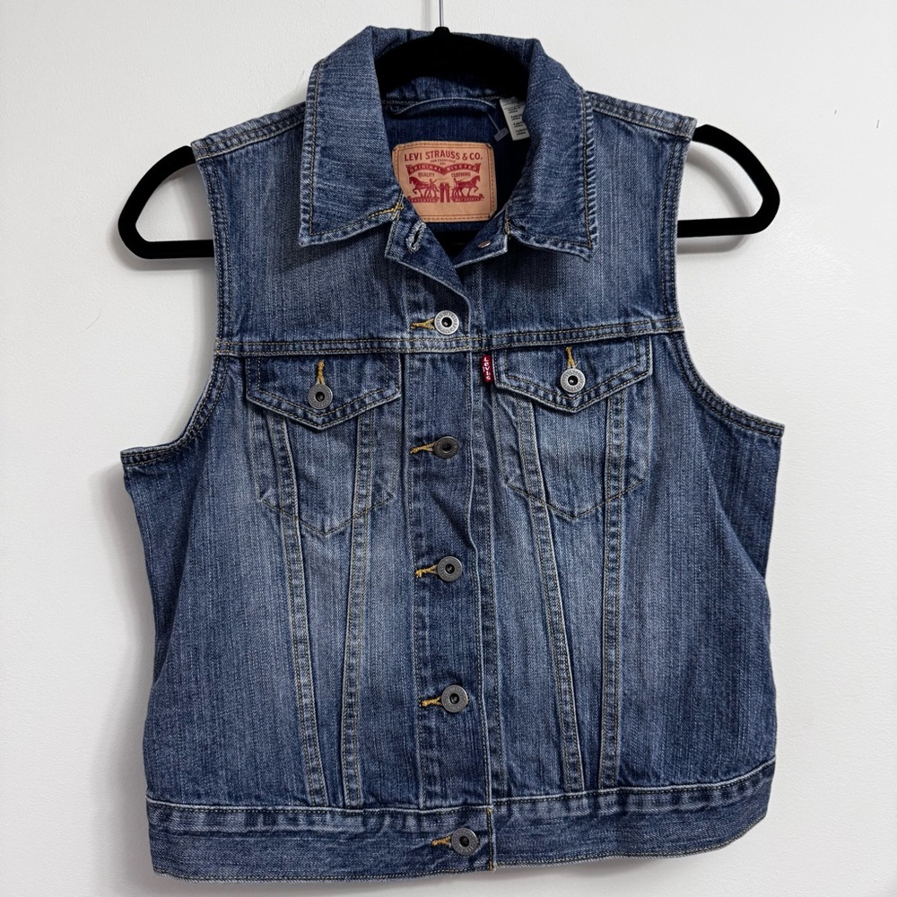 Levi’s Denim Vest size M